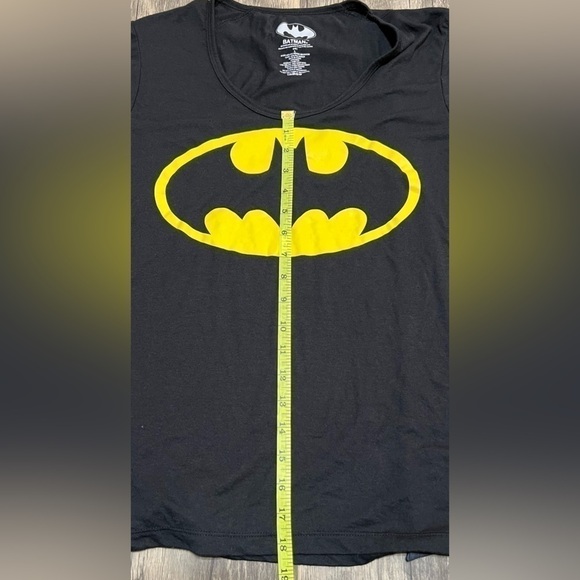 DC Batman Tee w/ Attached Cape Women’s (Sz L) - Picture 5 of 5